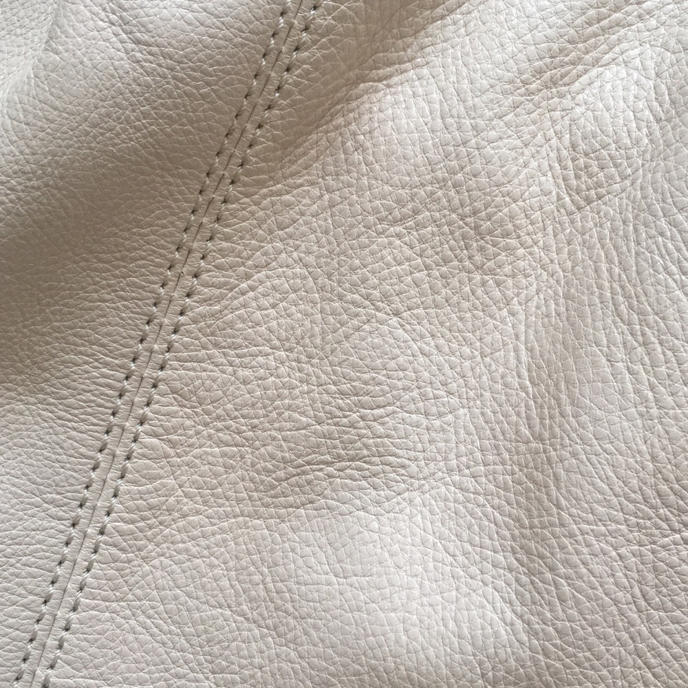 Coach Leather Bucket Bag in Ivory with 2 Straps - Picture 6 of 8